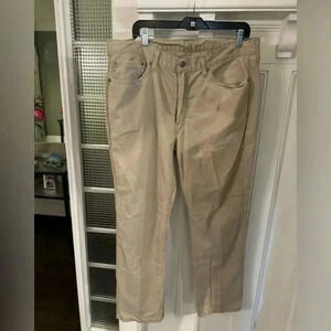 Levi’s 514 men’s 5 pocket tan jeans size 38x32 great condition.